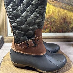 Sperry Woman's Saltwater Tall Buckle Nylon Quilt Boots Size 7.5